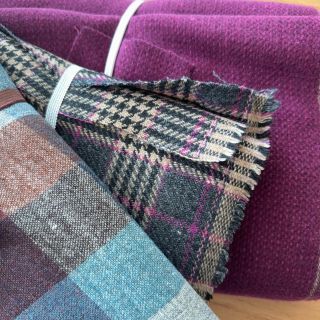 Druhá várka vlněných (převážně) retro a vintage kupónů je online. Od všeho kousek a od něčeho i více metrů. Koukněte, my...